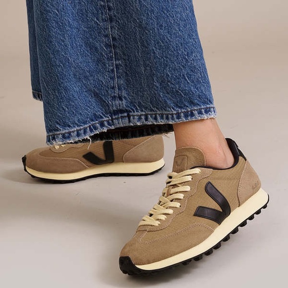 Veja Shoes - Veja Rio Branco Sneaker in Dune/Black sz 37EU/6US New in Box